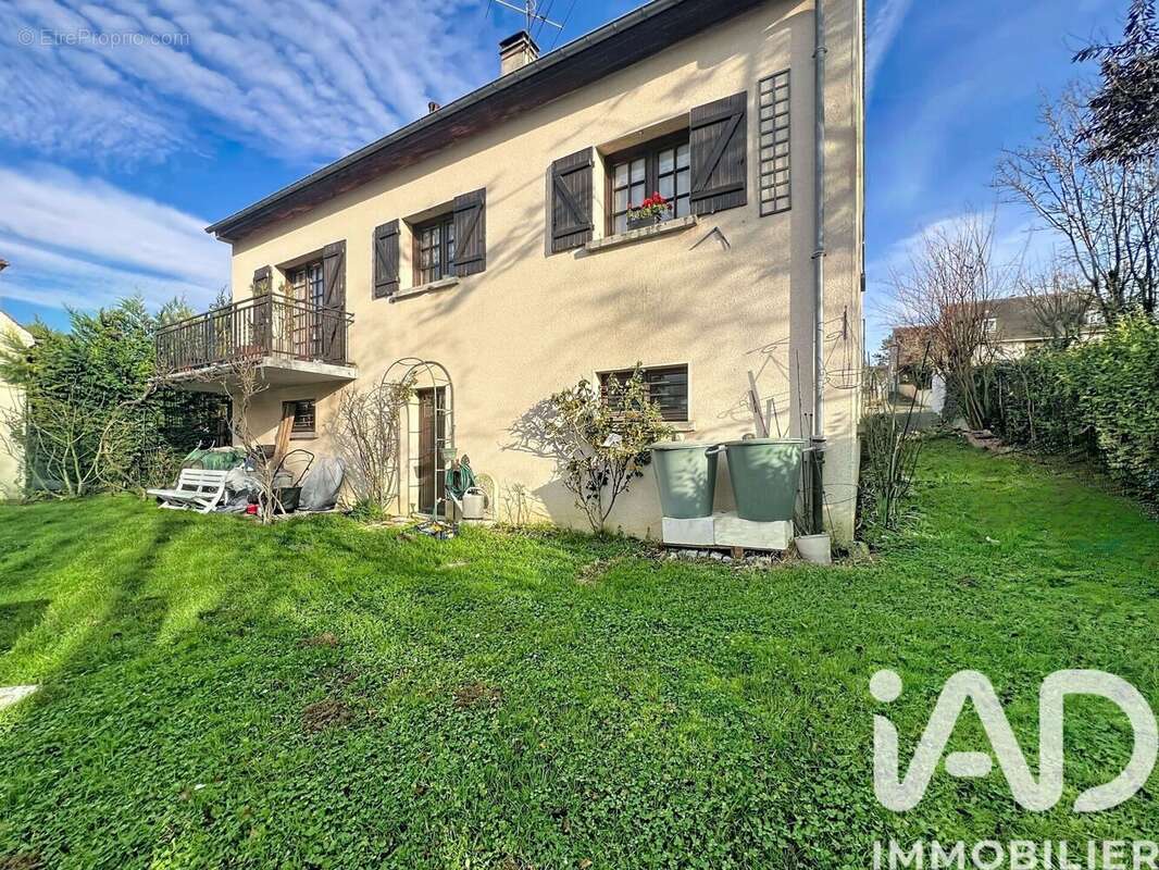 Photo 2 - Maison à BUSSY-SAINT-MARTIN