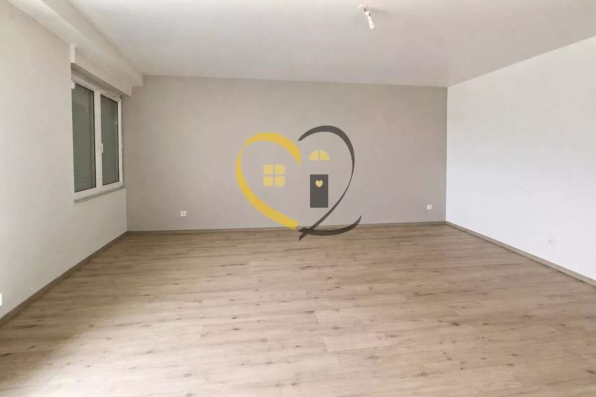 IMMEUBLE DE 196,98 m² à Saint Martin D'Auxigny - photo 2