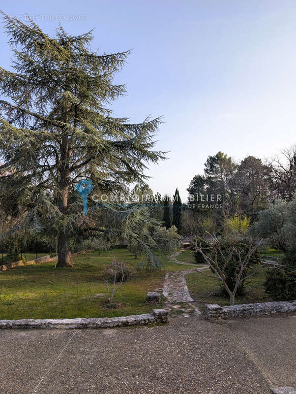 Maison à SAINT-SATURNIN-LES-APT