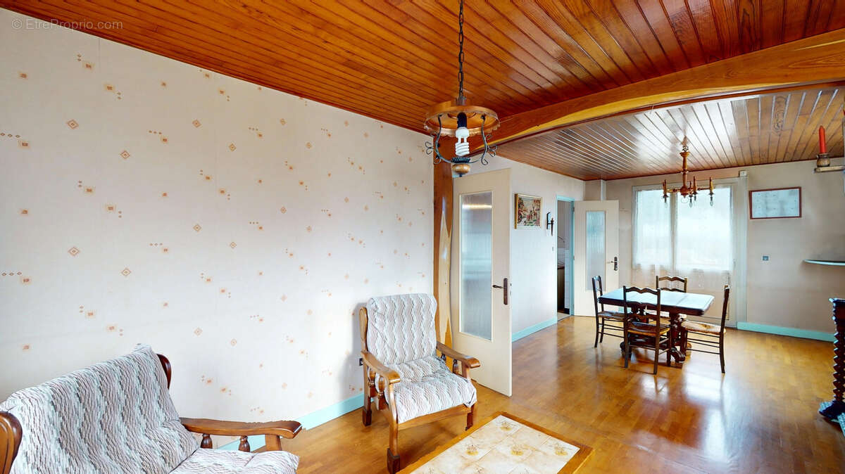 Maison à SAINT-LUPICIN