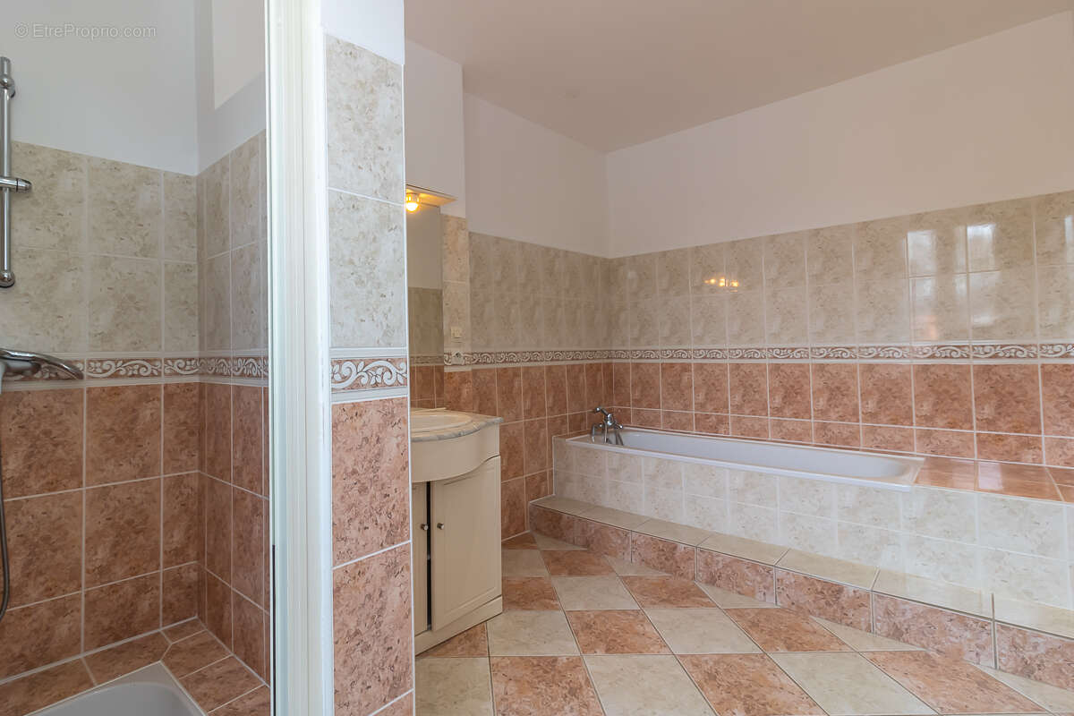 Maison La Vernelle 6 pièce(s) 159 m2 - photo 5