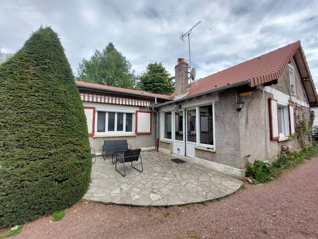 Maison à LA CHAUSSEE-SAINT-VICTOR