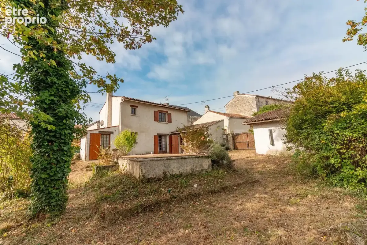 Maison à SAINT-MEME-LES-CARRIERES