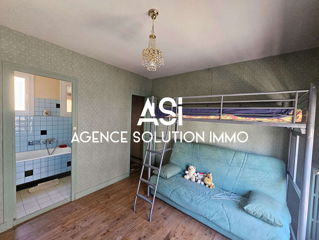 Maison à SAINT-GEORGES-LE-GAULTIER