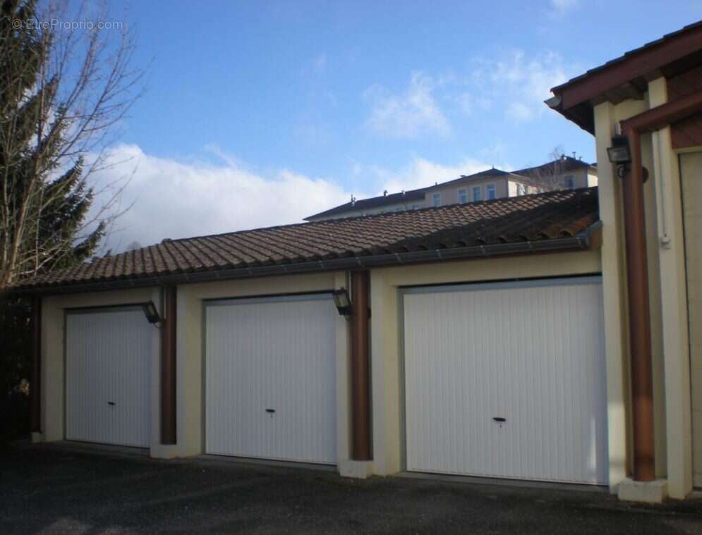 Parking à LA COTE-SAINT-ANDRE