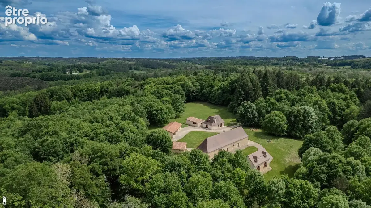 Domaine d'exception sur 100 hectares de forêt privée et bâtis en pierre. Vidéo sur demande - photo 5
