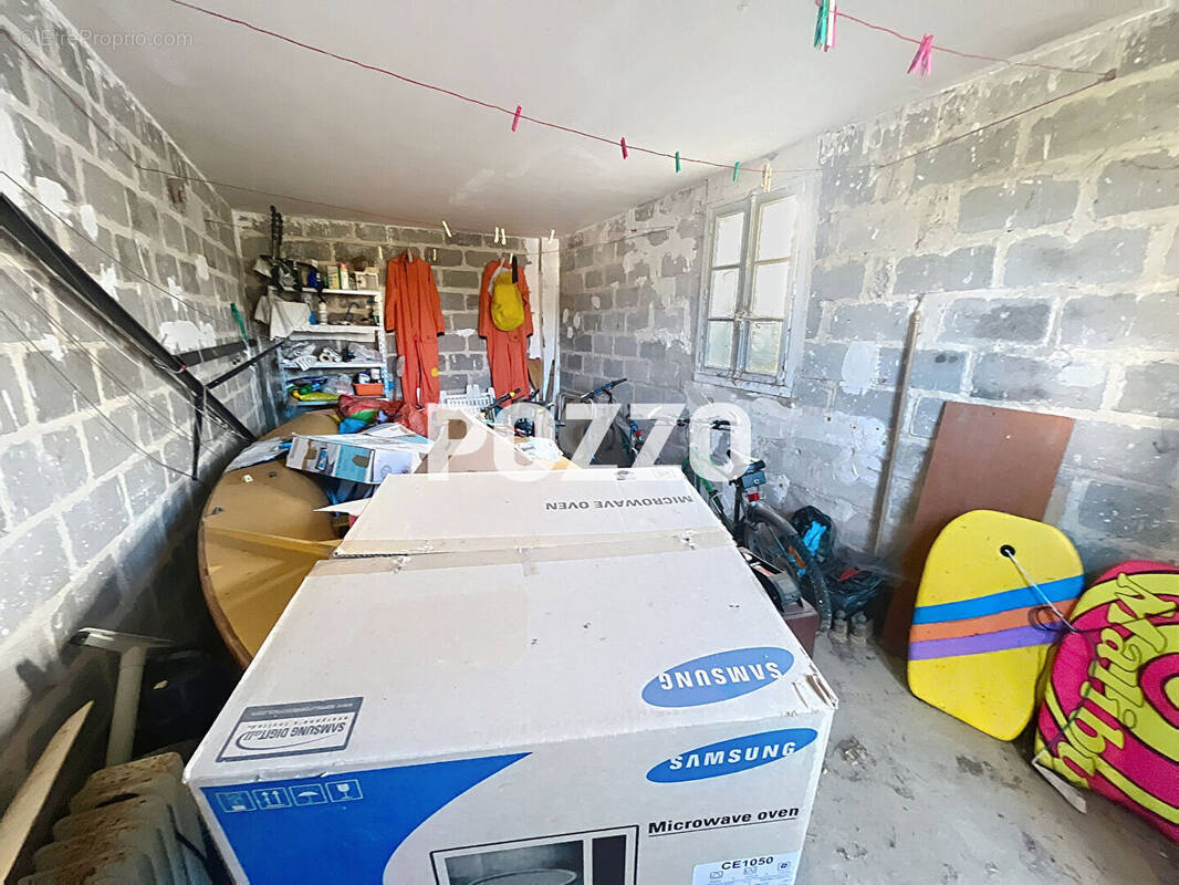 Parking à SAINT-PAIR-SUR-MER