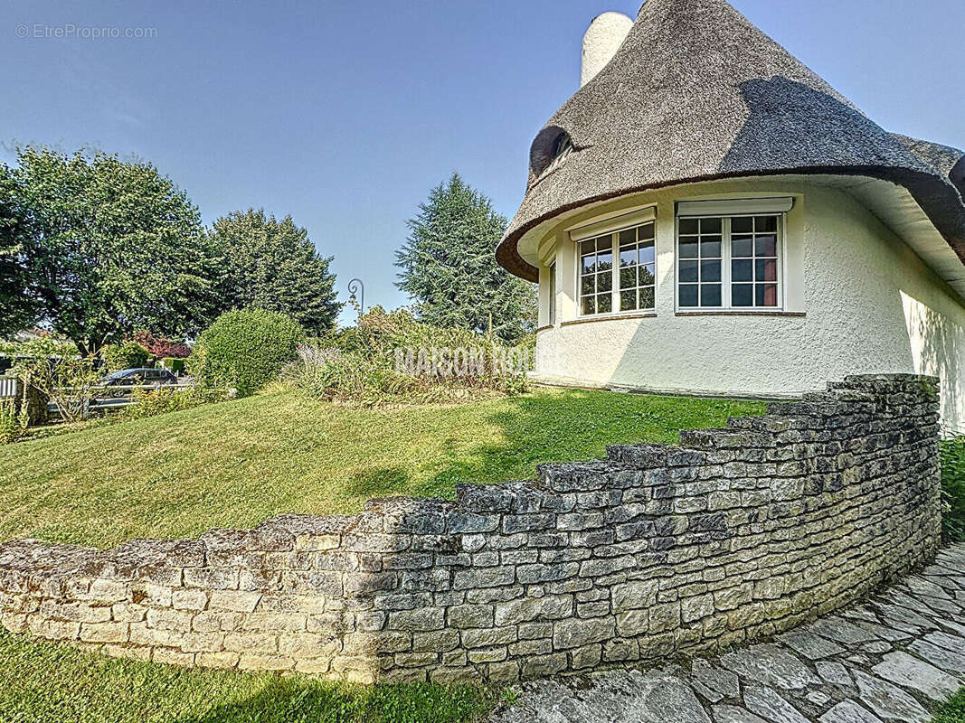 Maison à LE MESNIL-SAINT-DENIS