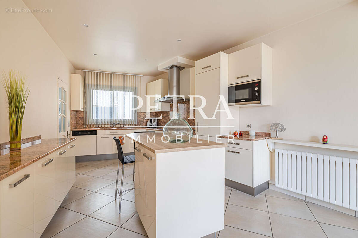 Maison à L'HAY-LES-ROSES