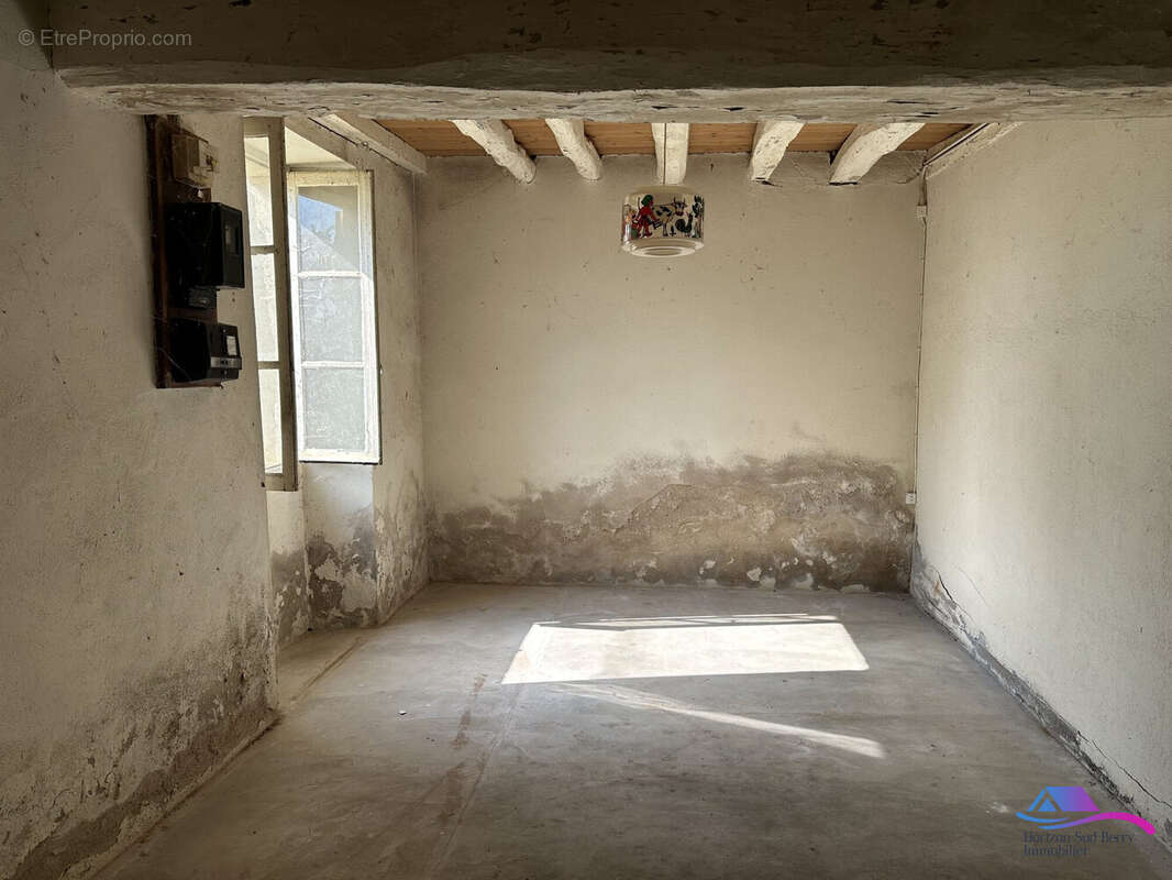 Maison Pièce 4 - Maison à VICQ-EXEMPLET