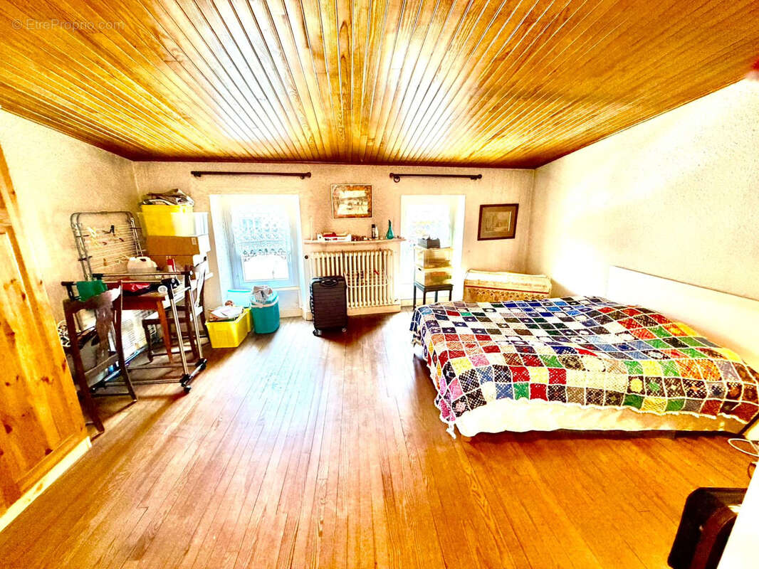 Maison de village sur cour et dépendance - photo 5