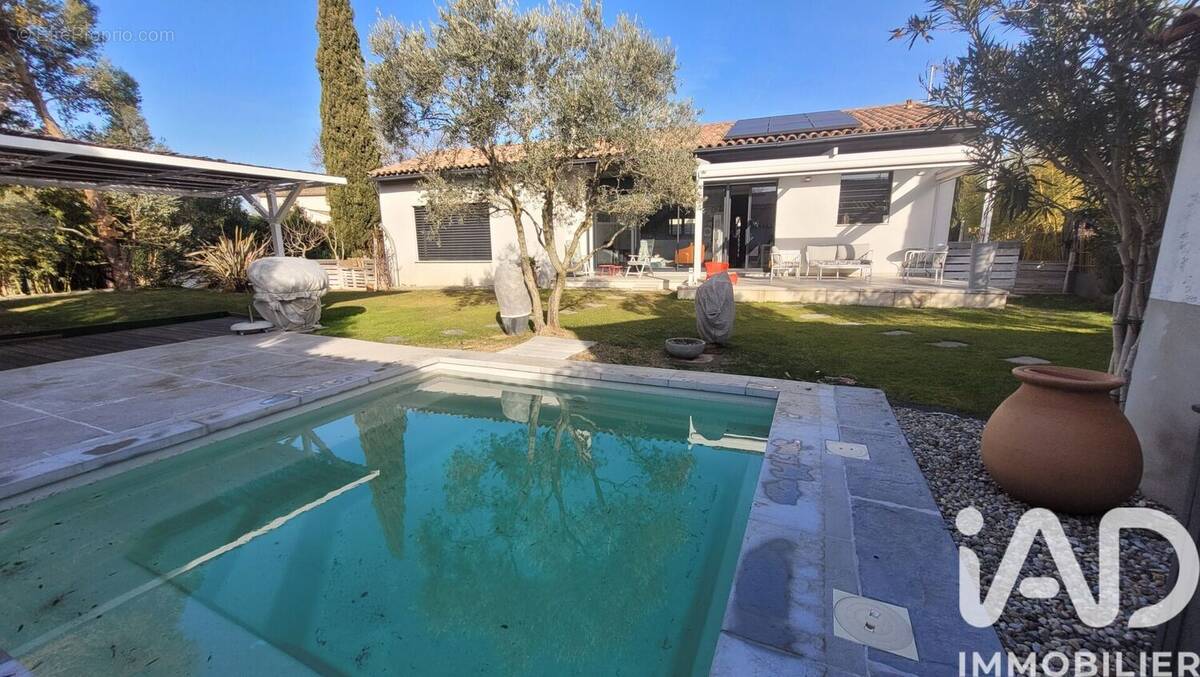 Maison 5 pièces 187 m² · à Morieres-les-Avignon · 187 m² · 520 000 €