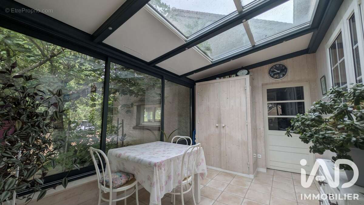 Maison 188 m² à Beaumont-La-Ronce  - photo 5