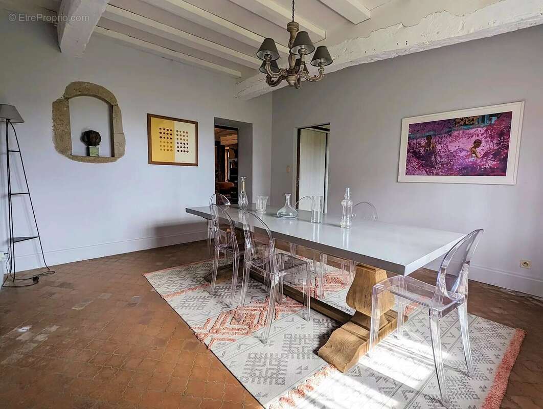 Maison de caractère avec 4 chambres sur 'environ 7318 m². - photo 23