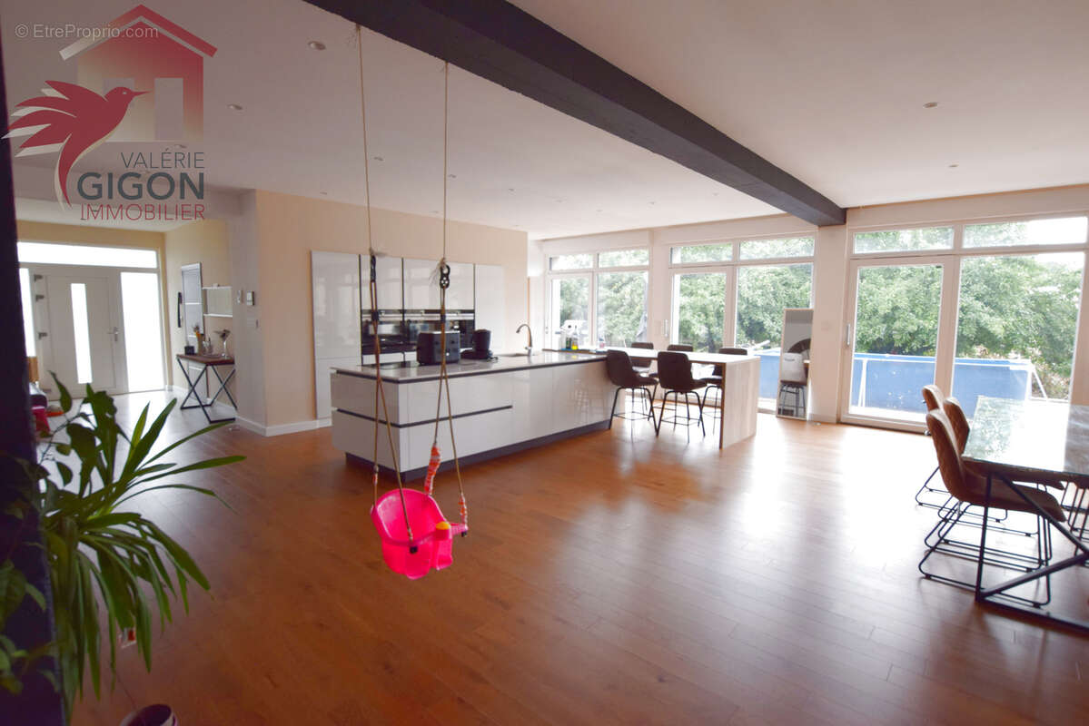 LOFT de 224 m2 lumineux et fonctionnel de 2020 avec 4 garages et grande surface de stockage - photo 3