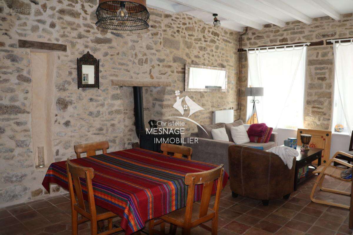 À vendre chez Christelle Mesnage Immobilier, DINAN CENTRE-VI - photo 5