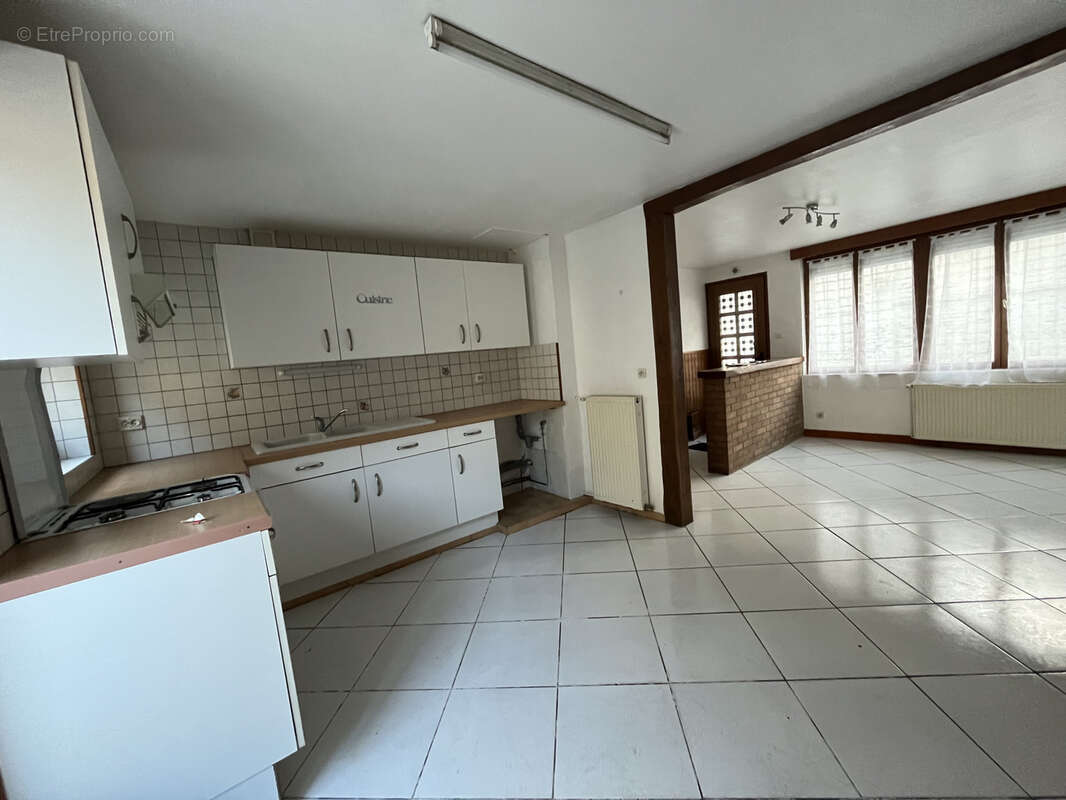 Maison de village avec terrasse, grand garage et potentiel d’extension - photo 3