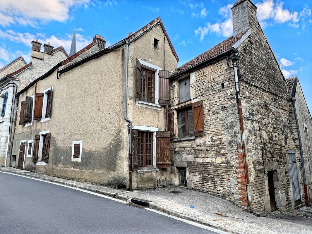 Maison à LES RICEYS