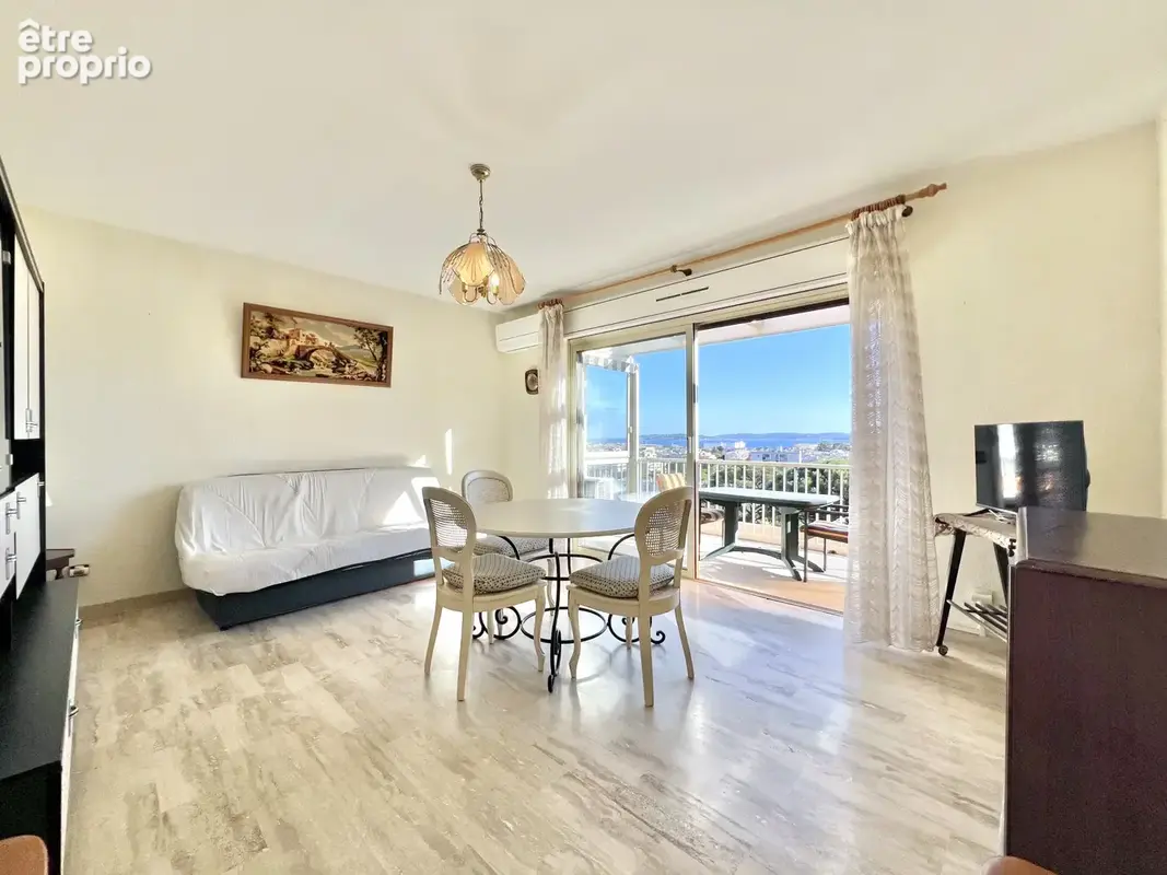 Appartement deux pièces dernier étage avec vue mer panoramique à Sainte Maxime - photo 5