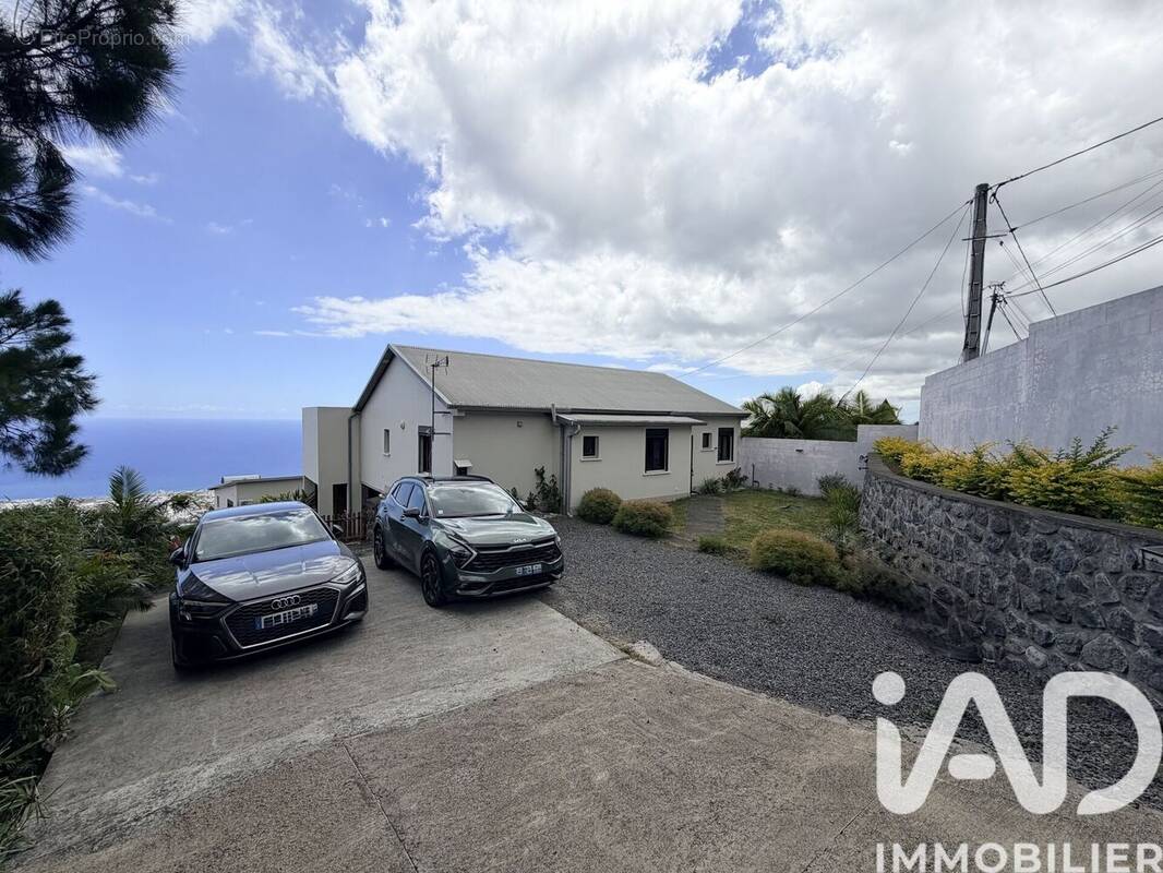 Photo 1 - Maison à SAINT-DENIS