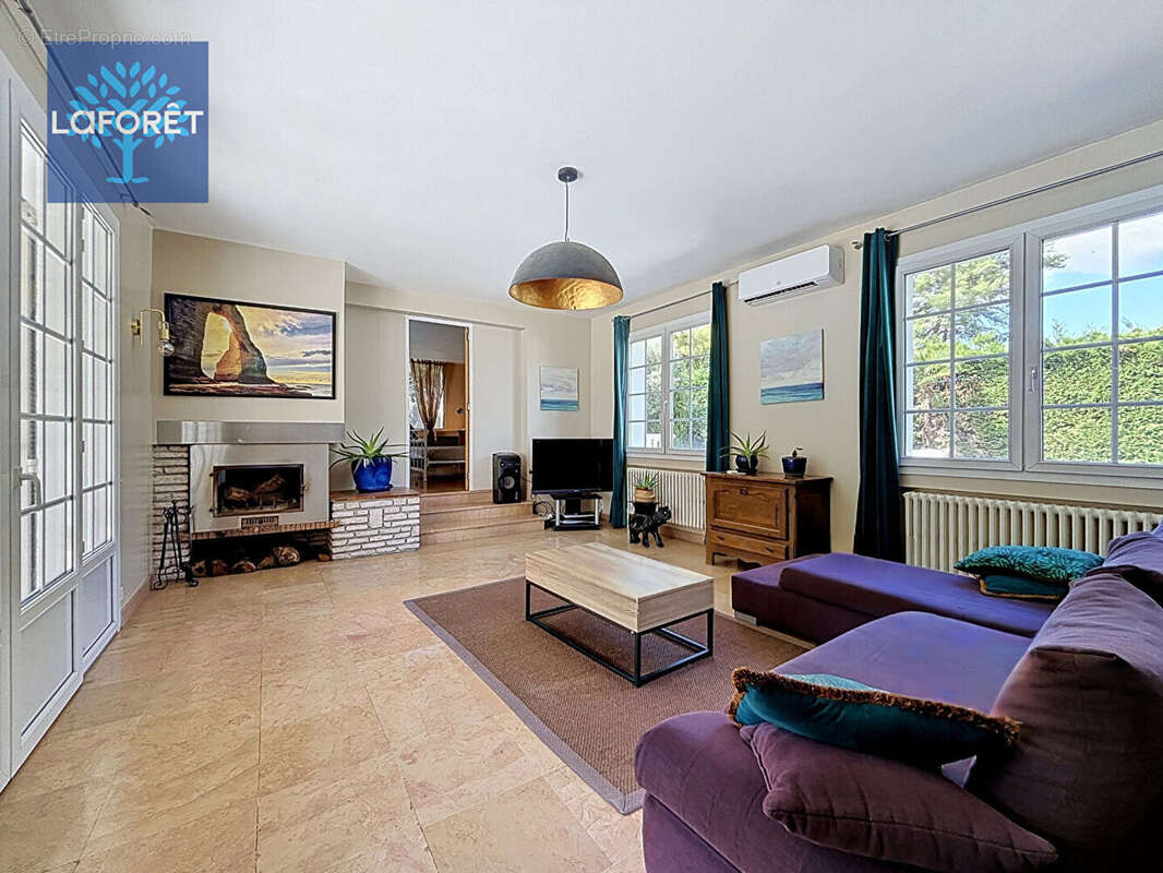 Villa familiale de 216 m² avec piscine, 180m²  de sous-sol complet et espace professionnel - photo 3