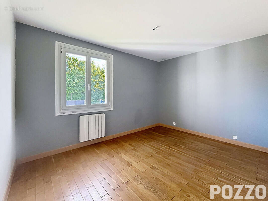 A Vendre  Maison  de plain pied  à Saint Martin Des Entrees (14400) - photo 7