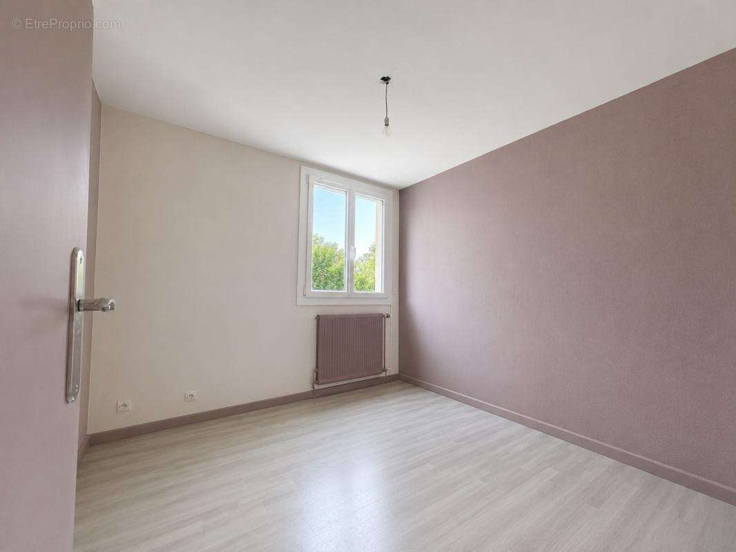 Appartement à vendre 4 pièces SAINT CYR SUR LOIRE (37) - photo 5
