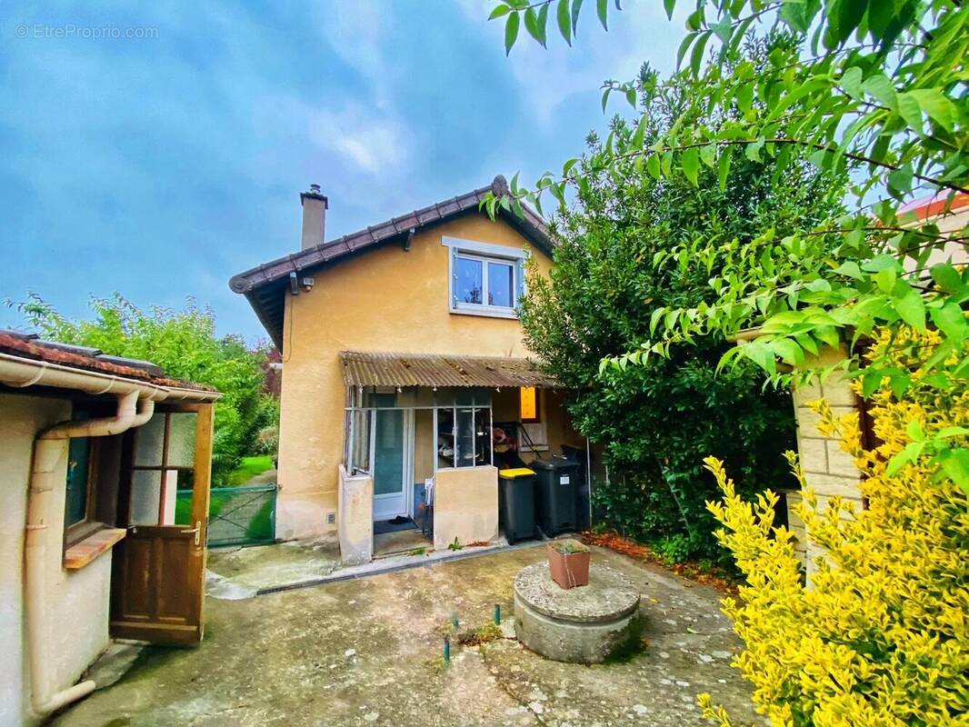 Maison à SAINT-GERMAIN-LES-ARPAJON