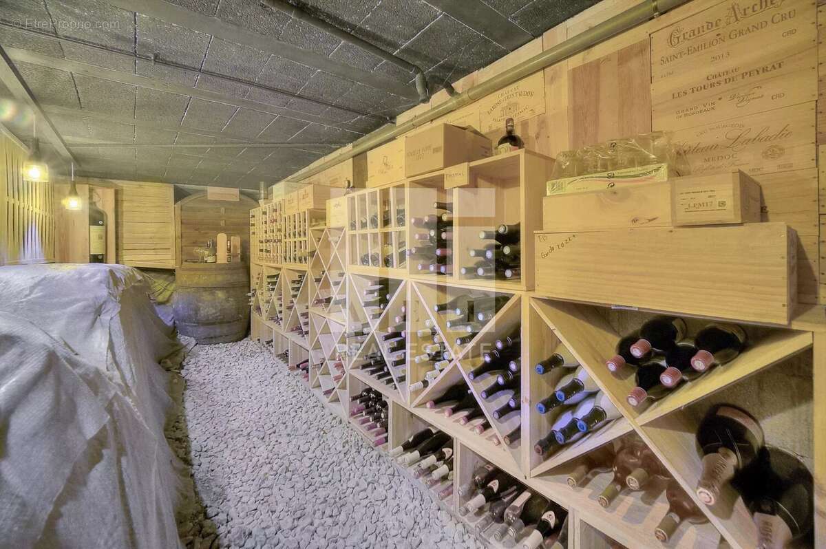 Maison à CHATEAUNEUF-GRASSE