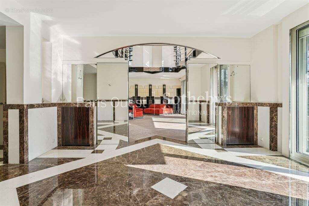 Appartement à NEUILLY-SUR-SEINE