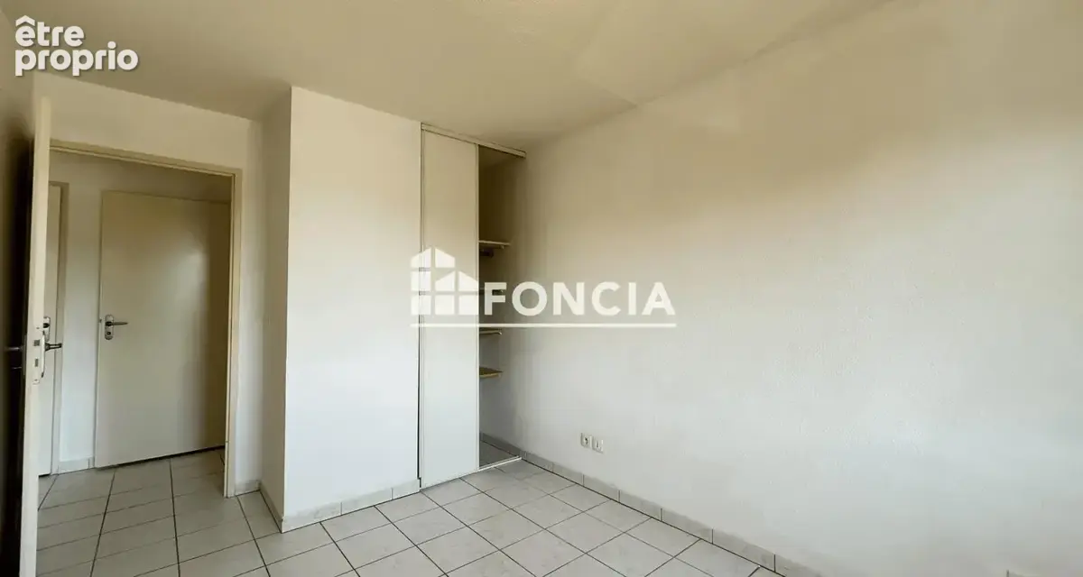Appartement T3 lumineux avec loggia et parking - Résidence récente à Villeneuve-sur-Lot - photo 8