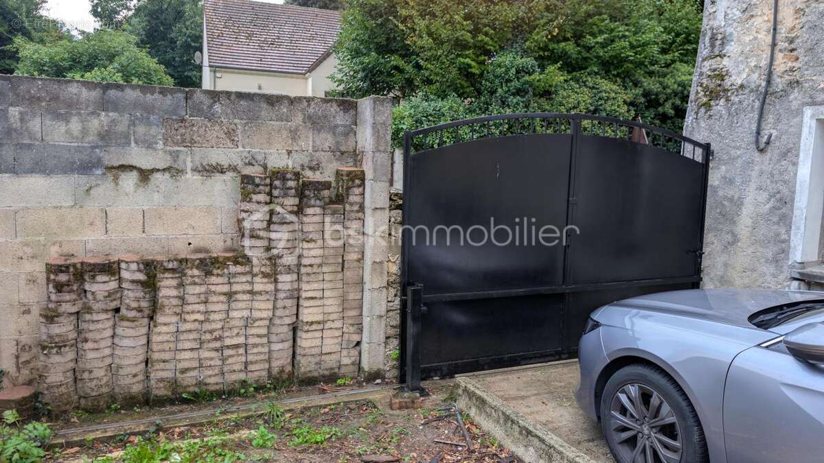 Maison à LA CELLE-SUR-MORIN