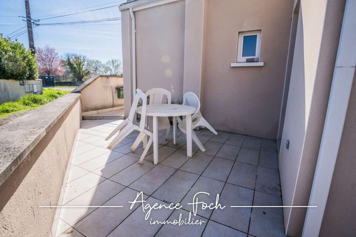 Maison à VILLECOMTAL-SUR-ARROS