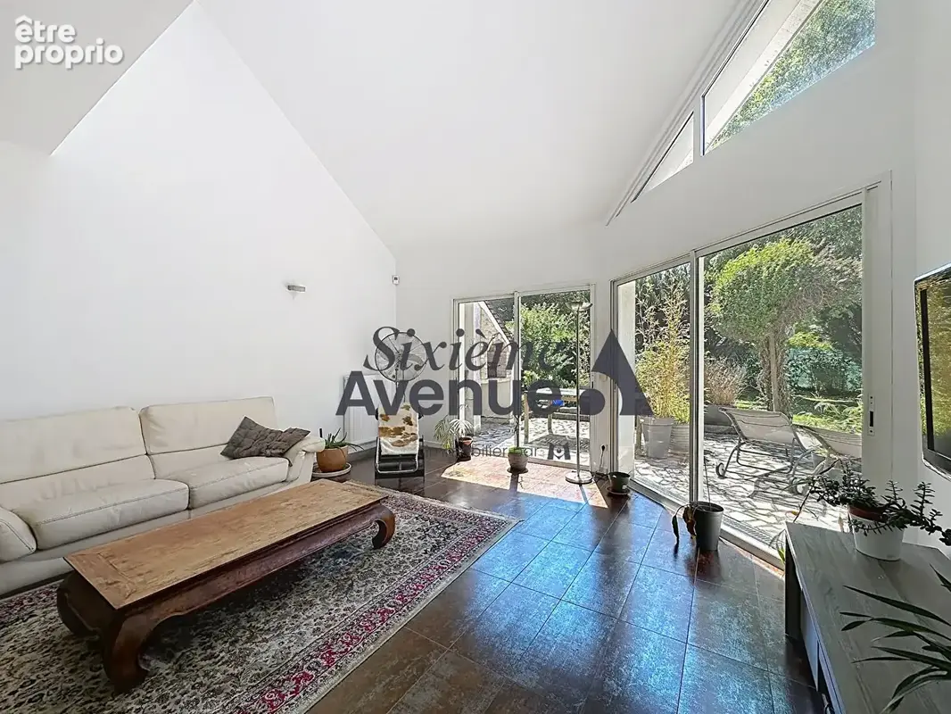 Maison d'architecte 210 m²  - 5/6 chambres - Beaux volumes - photo 3