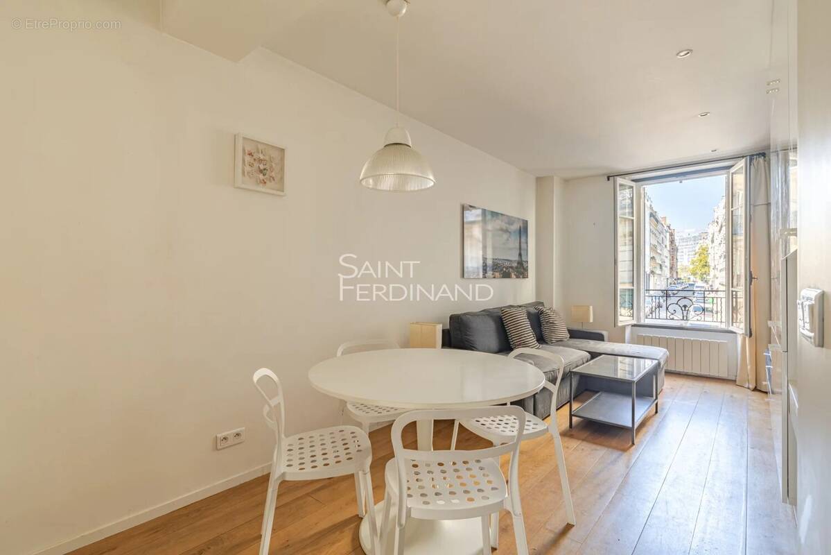 Appartement à PARIS-17E