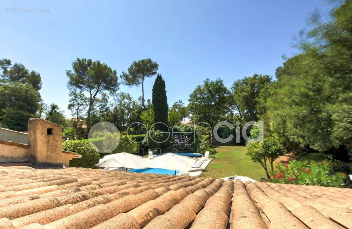 Maison à ROQUEFORT-LES-PINS