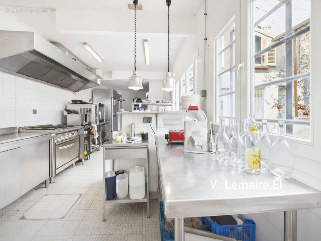 Cuisine plain pied vue sur cour - Autre à NEUILLY-PLAISANCE