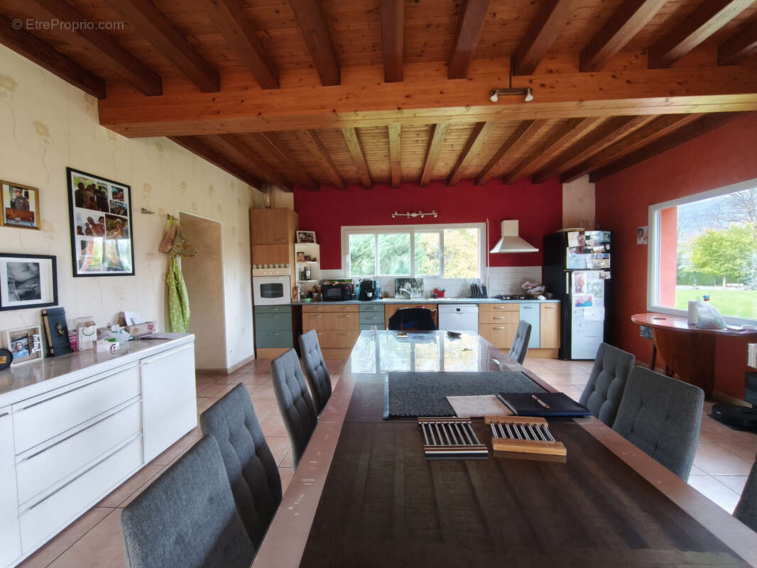 Maison à CREUZIER-LE-NEUF