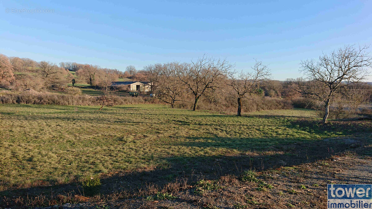 Terrain à VILLENEUVE