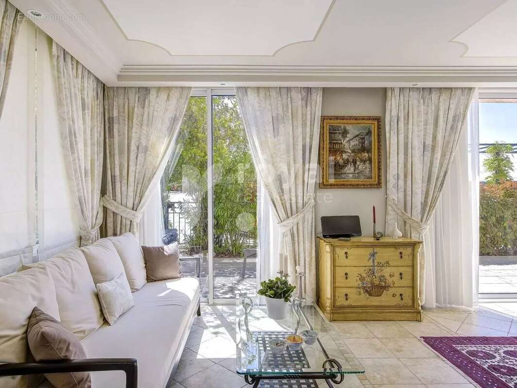 Appartement à MOUGINS