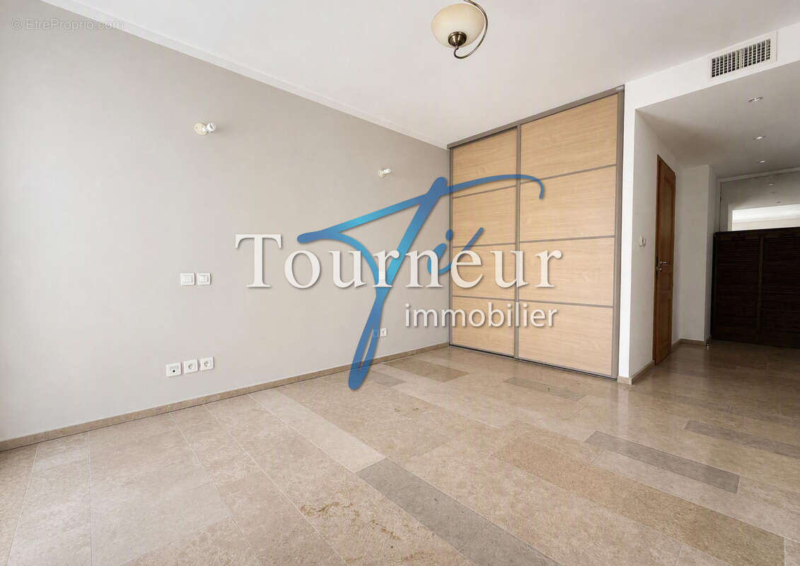 Tres rare sanary hypercentre standing t3 de 112m2 grande terrasse ascenseur - photo 10