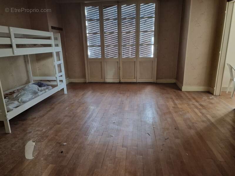 Appartement à CHARMES