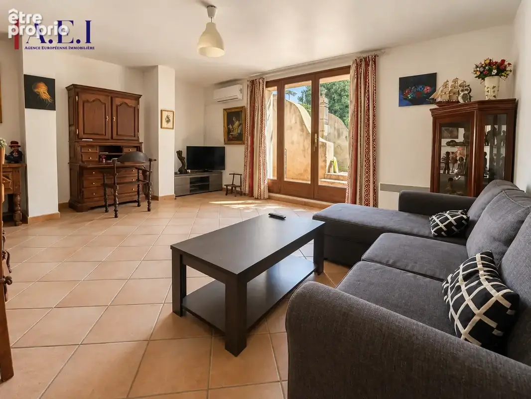 Six Fours les plages - Bas de villa avec jardin et stationnement - photo 4
