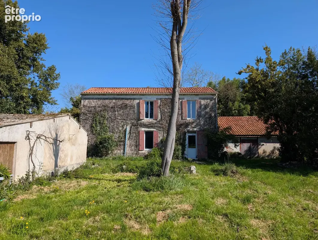 Jolie maison de village en pierre avec grand jardin  et dépendances - photo 12