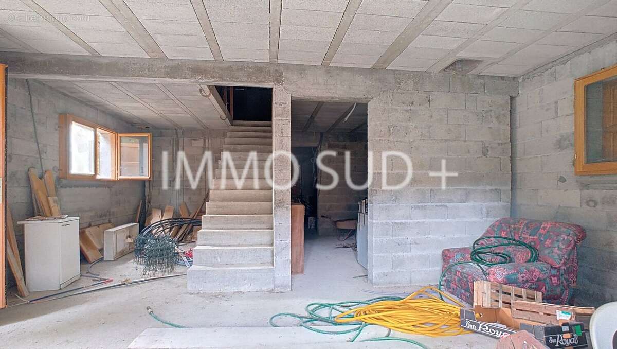 Maison à CHATEAU-BERNARD