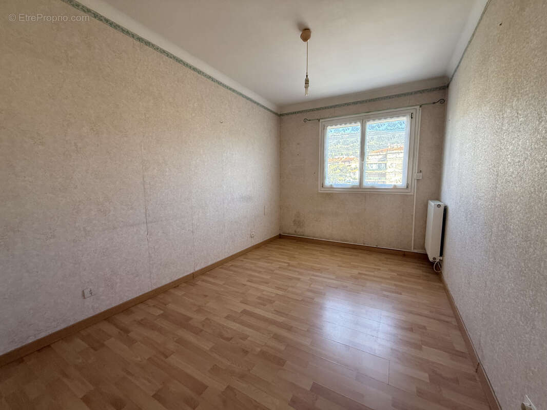 T4 3 faces avec balcon, garage, parkings et 2 caves   Beau potentiel - photo 9