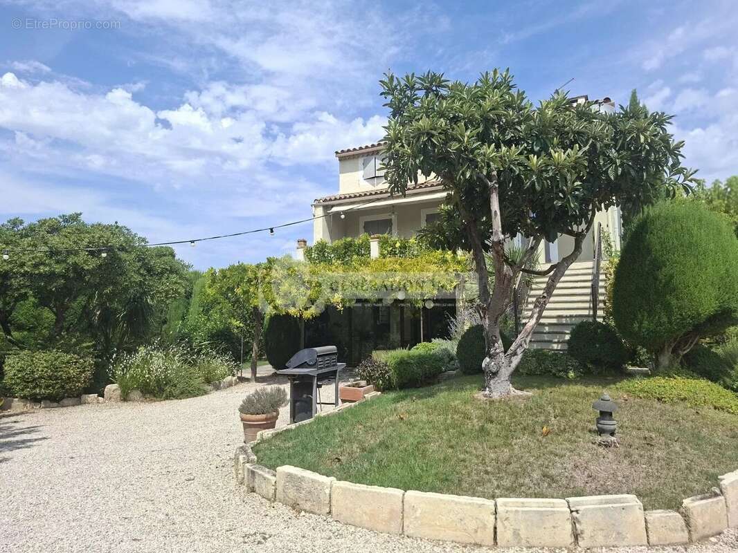 Fontvieille - maison familiale en campagne avec jardin paysagé et piscine - photo 3