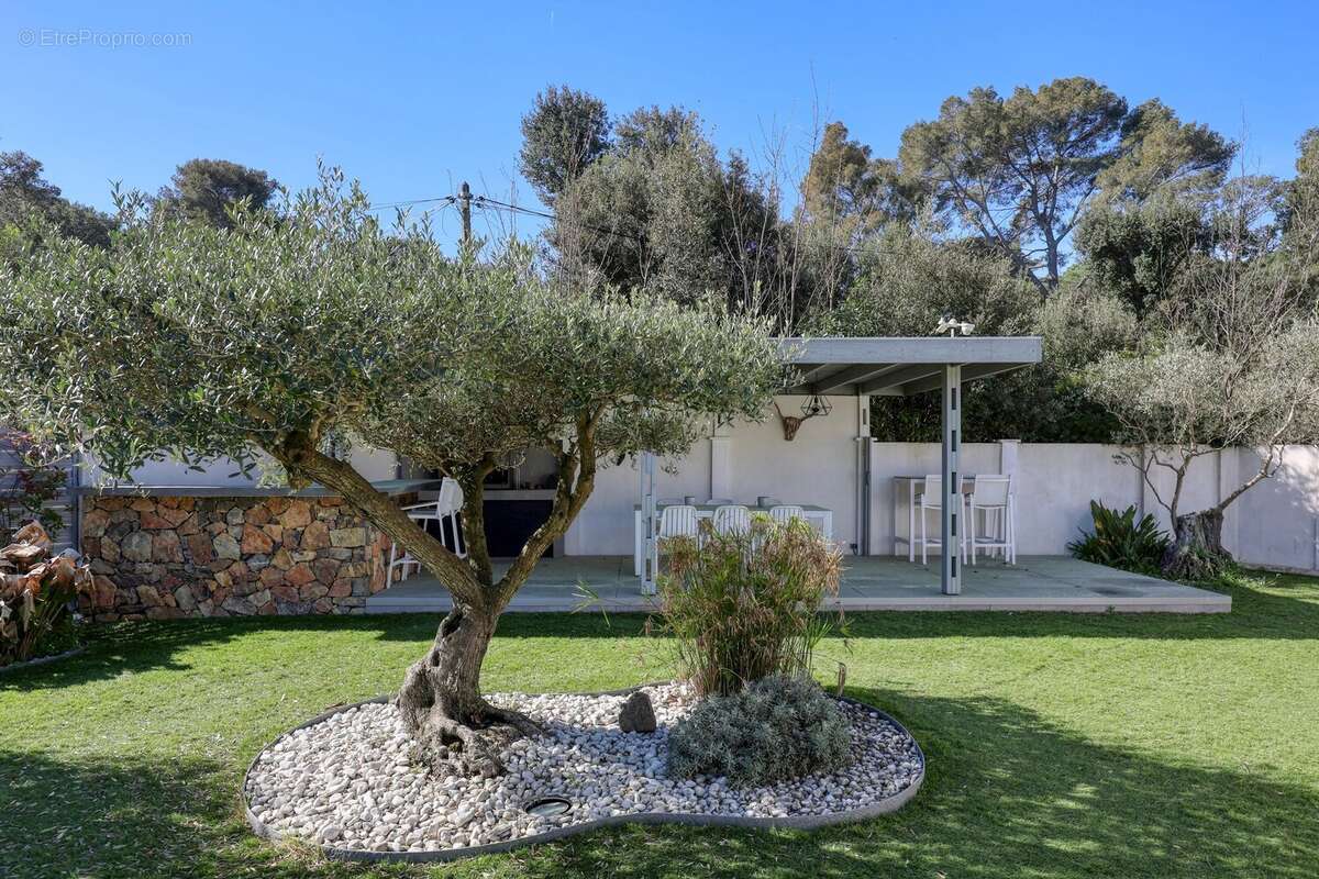 Villa contemporaine rénovée/imaginée par architecte d’intérieur – volumes exceptionnels – Janas - photo 11