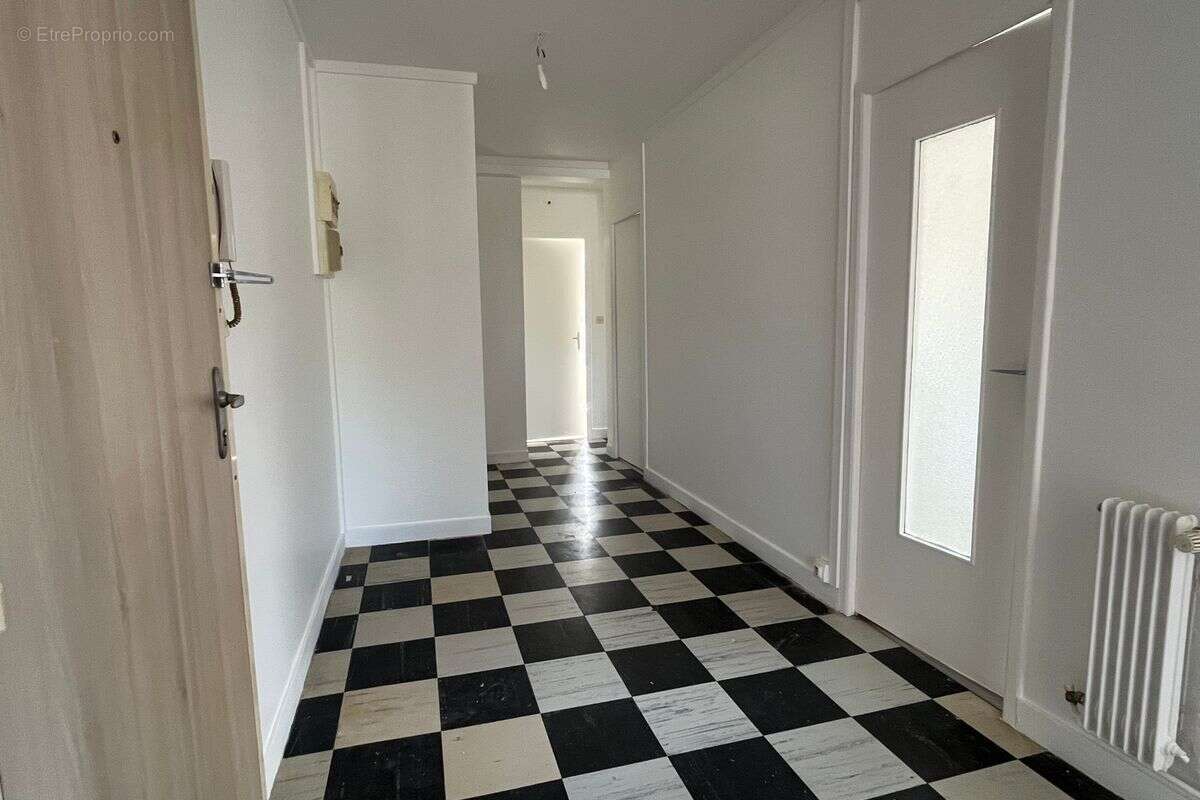 Loches - Appartement T4 - photo 10