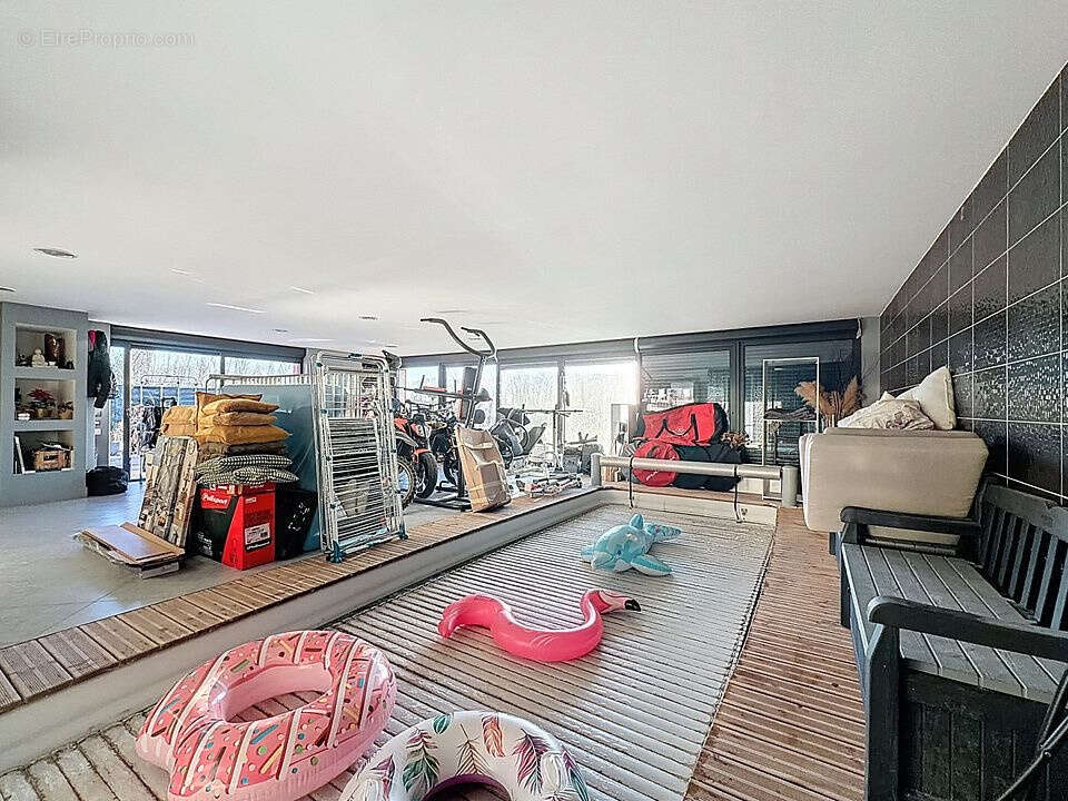 Maison familiale d’exception avec piscine intérieure   315 m2   nvironnement calme à 10 km de Troyes - photo 9
